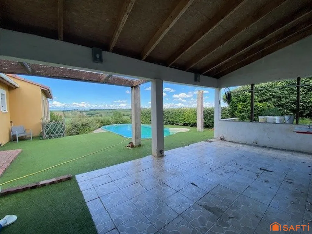 Terrasse - Maison avec Piscine et Vue Dégagée à Lanta