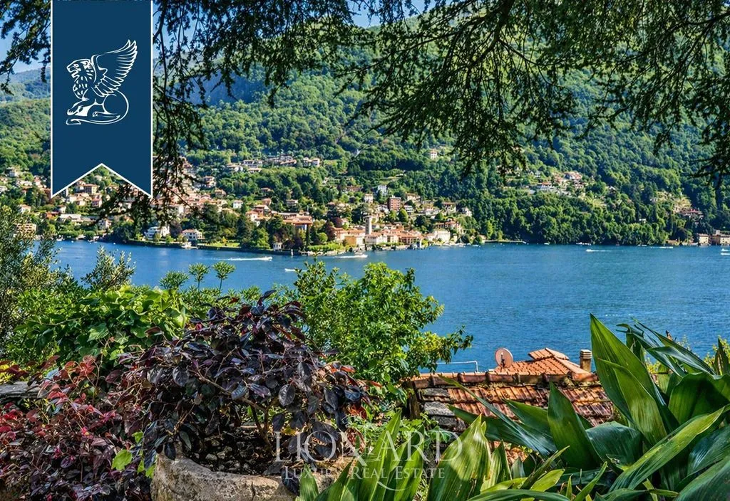 Luxury Villa with Lake View in Moltrasio