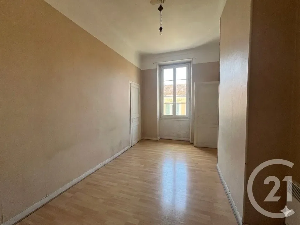 Toad - 4-Bedroom Apartment with High Ceilings in Nice