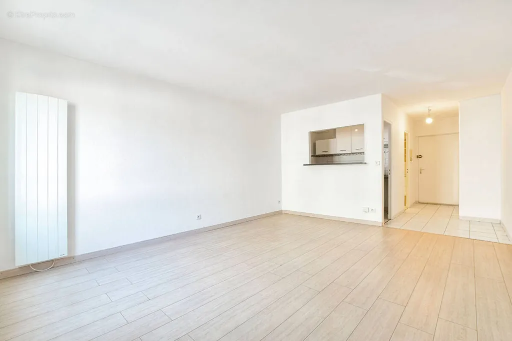 Séjour - Studio à Proximité de la Gare RER E à Pontault-Combault