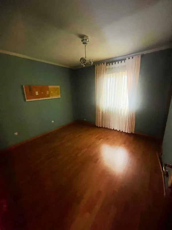 Rooms - 3-Bedroom Flat with Terrace in Reyes
