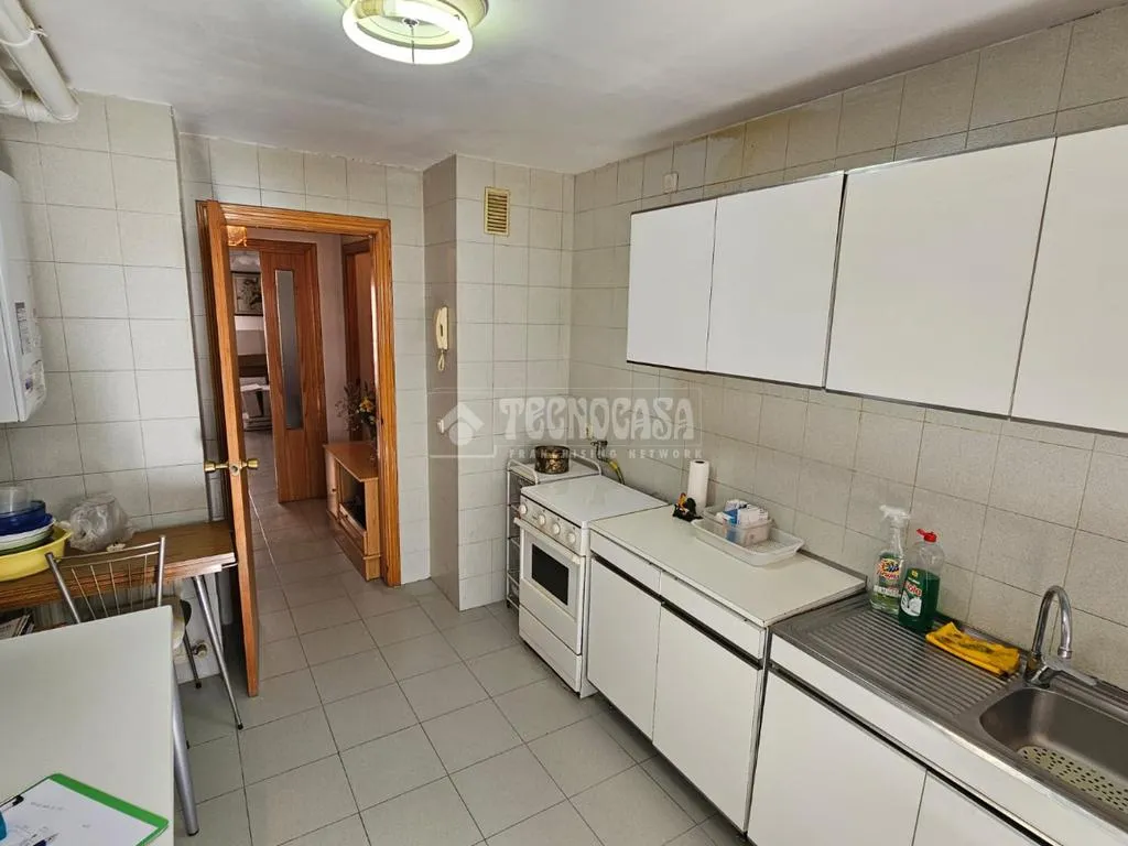 Cuisine - Flat with Metro Access in Valdeacederas
