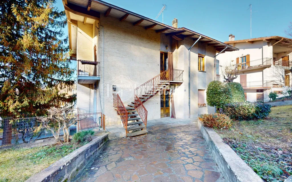 Välivaade - Spacious Apartment with Garden in Zocca Centre