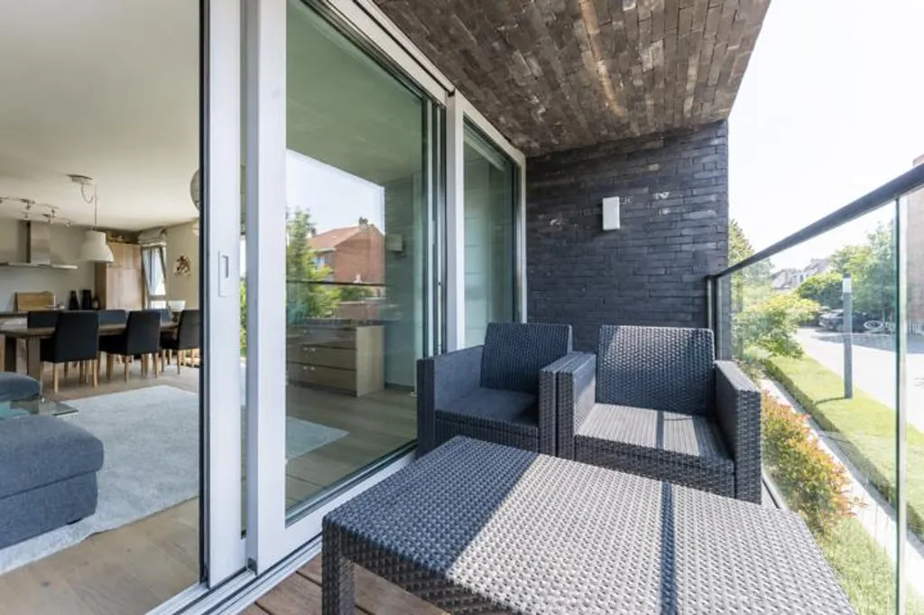 Balcone - 3-Facade Apartment with South Terrace in Waterloo