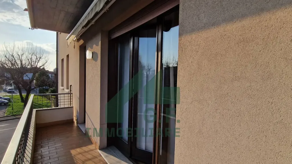 Balcon - Apartment with Terrace in Lanzago Centre