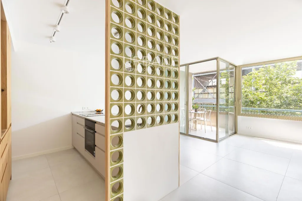Esik - Designer Flat with Terrace in Sant Antoni, Barcelona