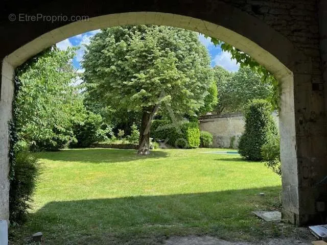 Jardin - Maison 7 pièces à Rouillac