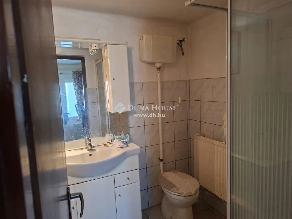 Salles de bain - Traditional Brick House in Mezőszilas