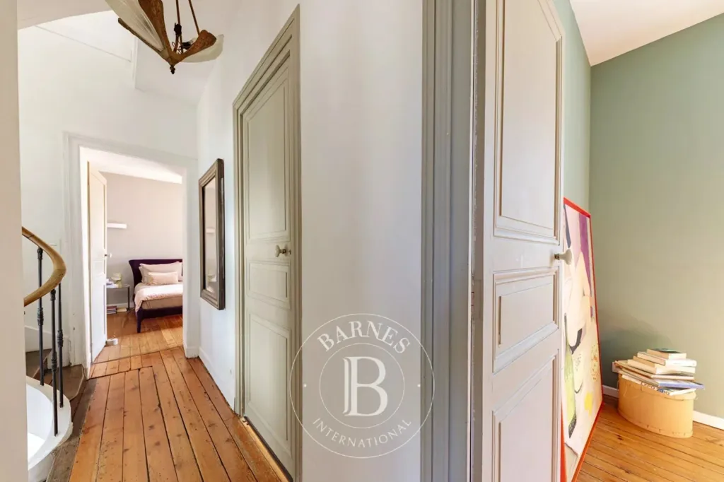 Esik - Luxury House with Greenbelt View in Nantes