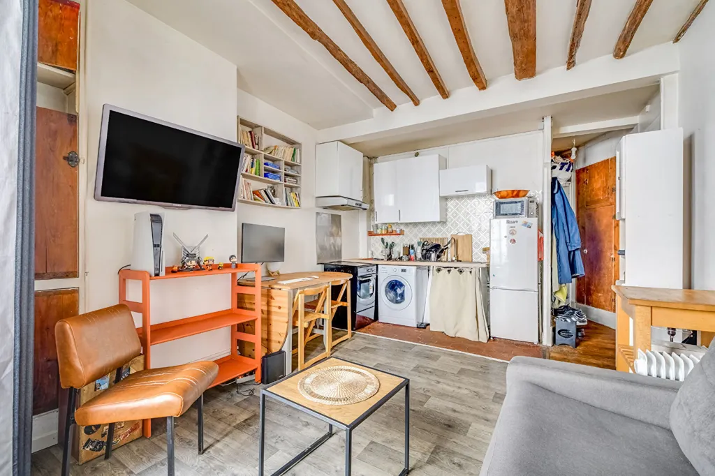 Séjour - Appartement Traversant avec Charme Ancien à Paris