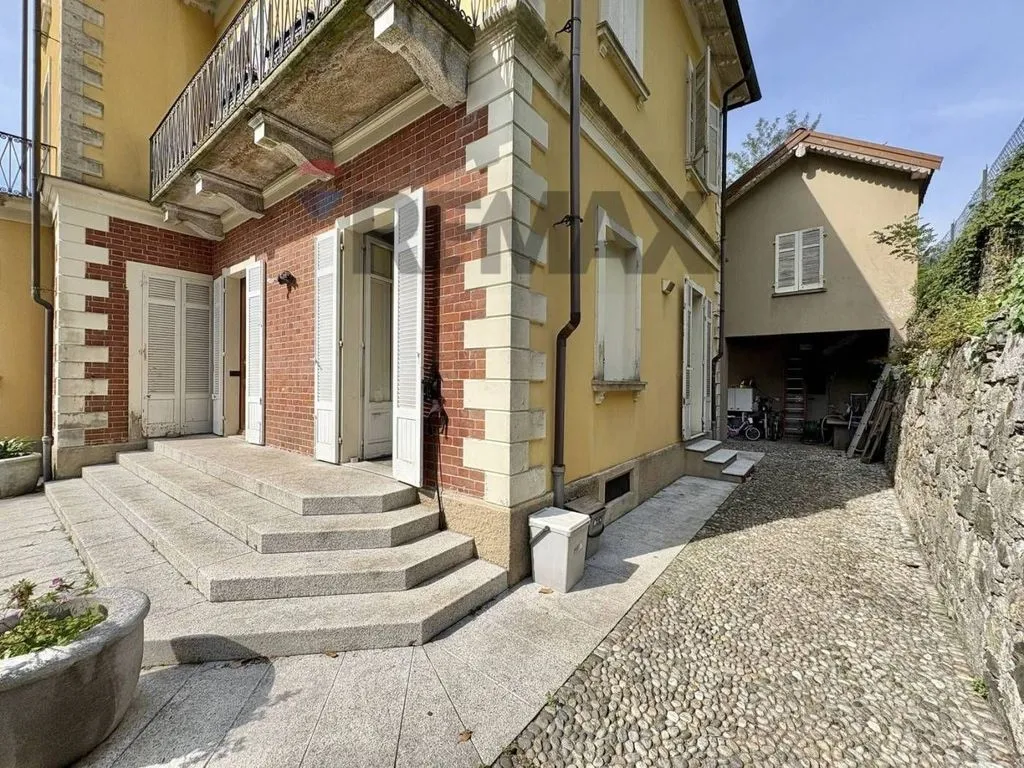 Außenansicht - Historic Villa with Private Garden in Mergozzo