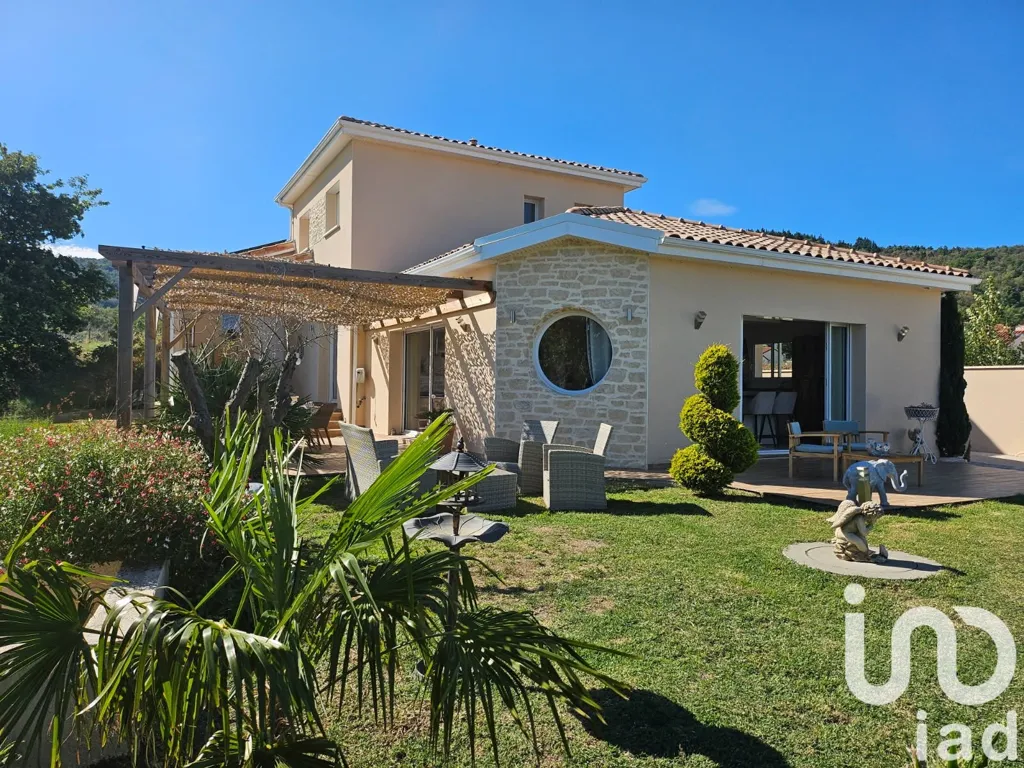 Extérieur - Maison Moderne avec Jardin à Félines