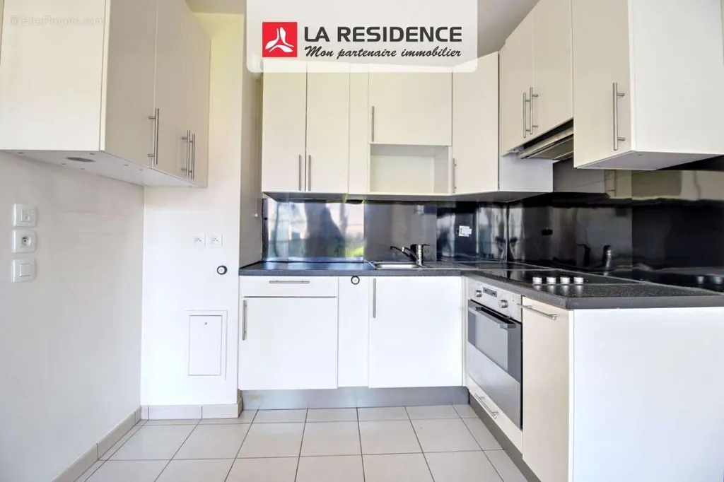Kitchen - Apartment with Private Parking in Andrésy