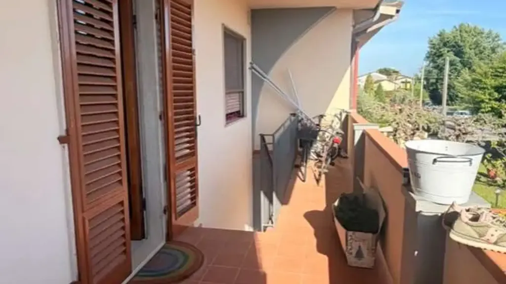 Rõdu - Modernised Apartment with Terraces in Capannori