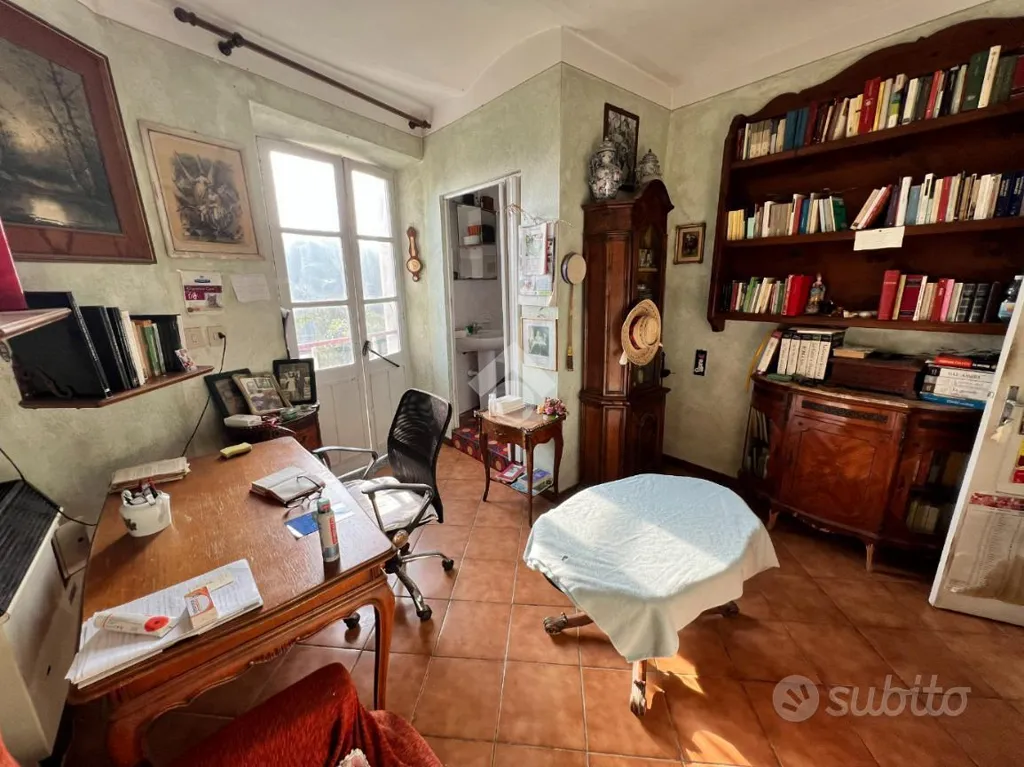 Bureau - Historic Farmhouse in Cinaglio