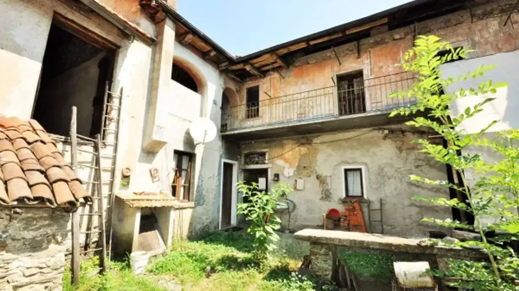 Aed - Historic Terraced House with Garden in Pettenasco