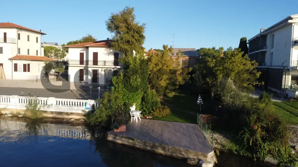 Õhuvaade - Lakefront Bilocale with Garden in Sirmione