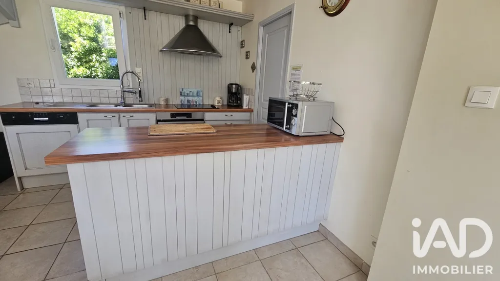 Kitchen - Charming Sea View House in Plouhinec
