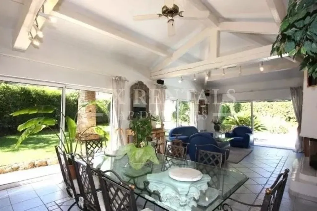 Salle à manger - Villa Luxueuse avec Piscine à Antibes