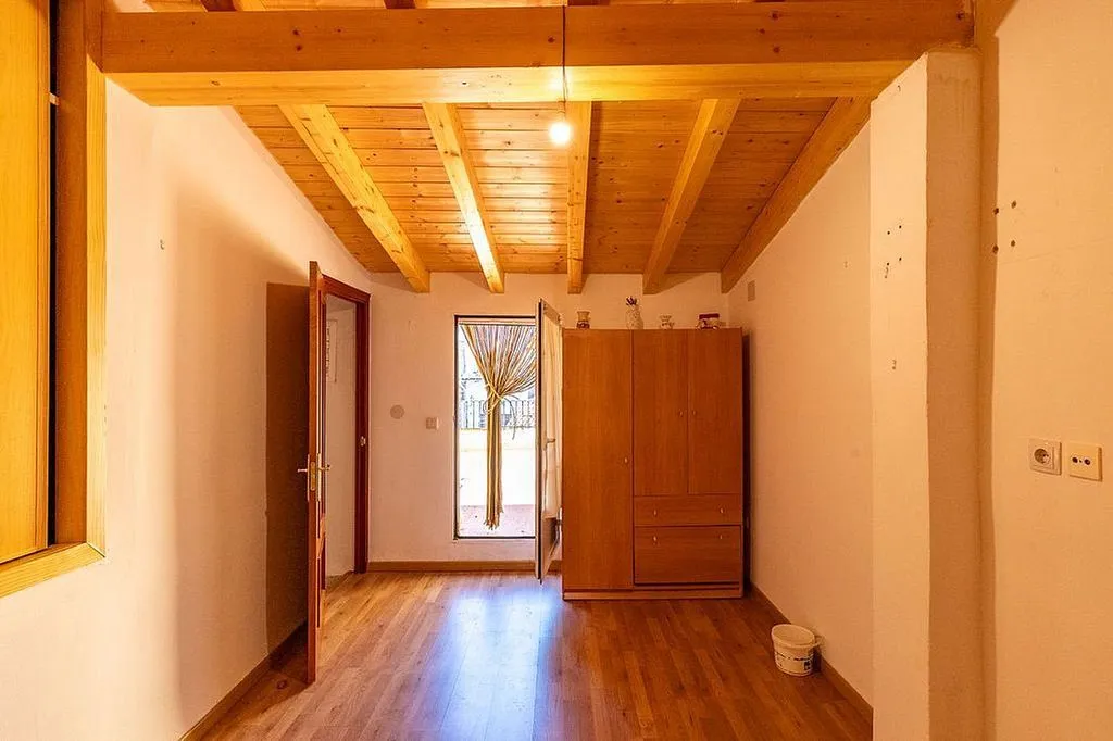 Esik - Traditional Townhouse with Terrace in Pedro Bernardo