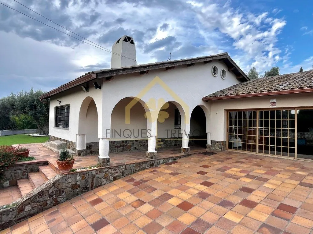 Terrace - Luxury House with Pool in La Garriga