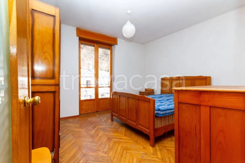 Chambres - Detached House with Three Garages in Frassino