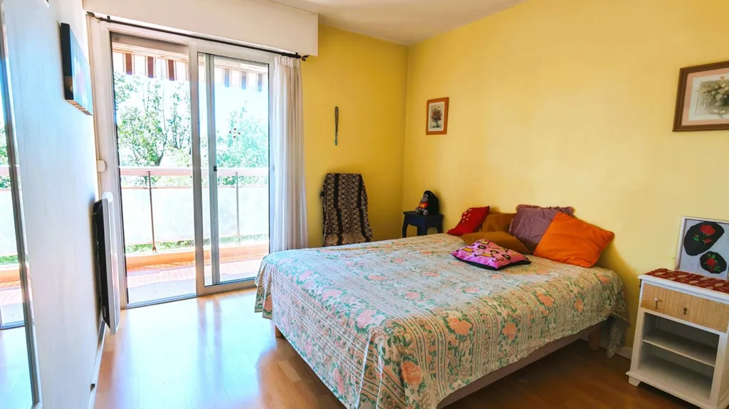 Chambres - Appartement avec Terrasse et Vue Panoramique à Fréjus