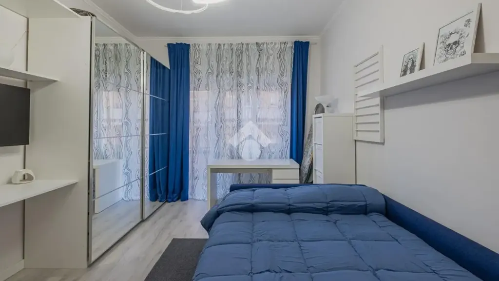 Chambres - Rearranged Apartment with Balcony in Rome