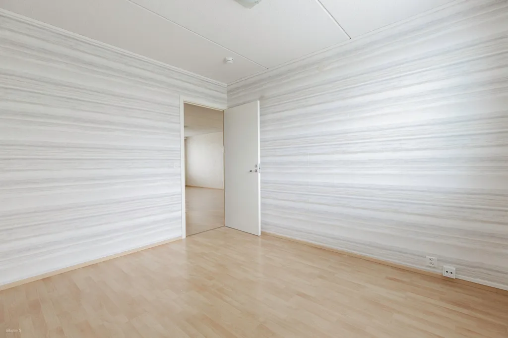 Pièces - Spacious Apartment with West-Facing Balcony in Tampere