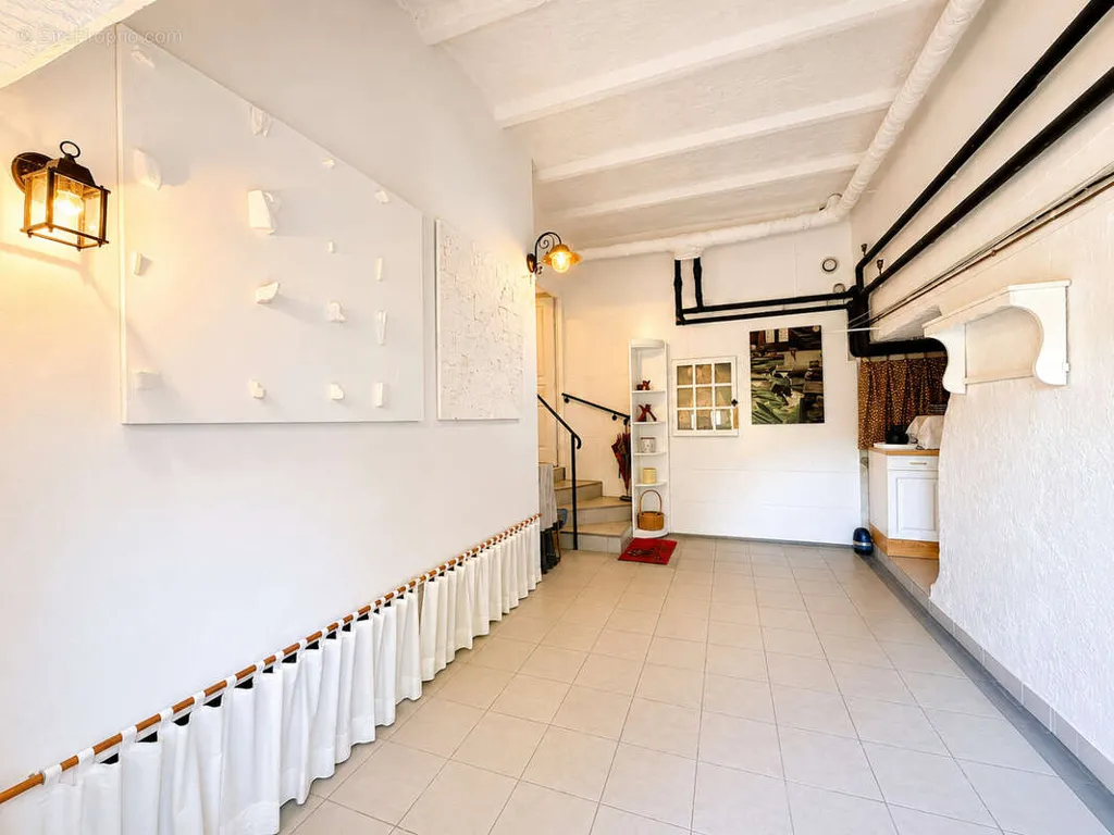 Entrée - Maison avec Jardin et Garage à Vienne