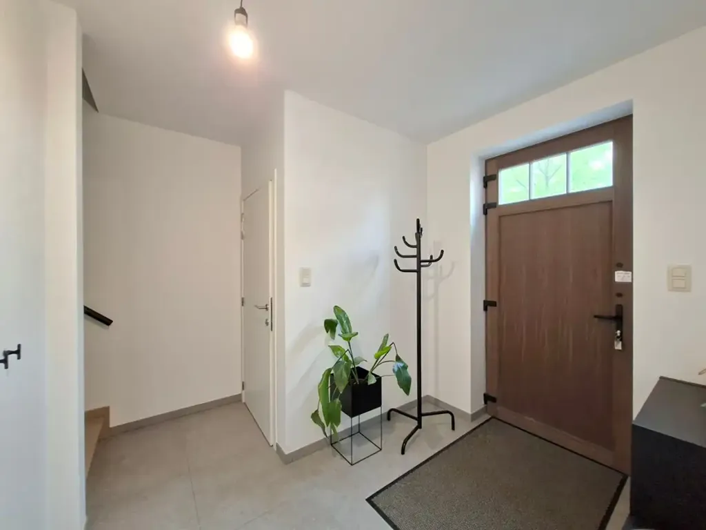 hallway_entrance