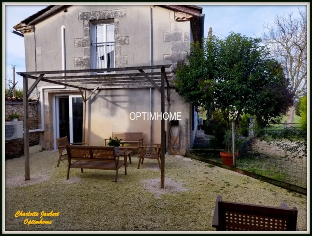 Terrace - Character Property with Guest House near Aubeterre