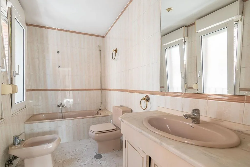 Salles de bain - Modern Apartment with Balcony in Armilla