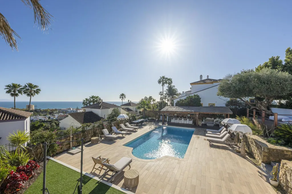 Piscine - Refurbished Villa with Sea Views in La Duquesa