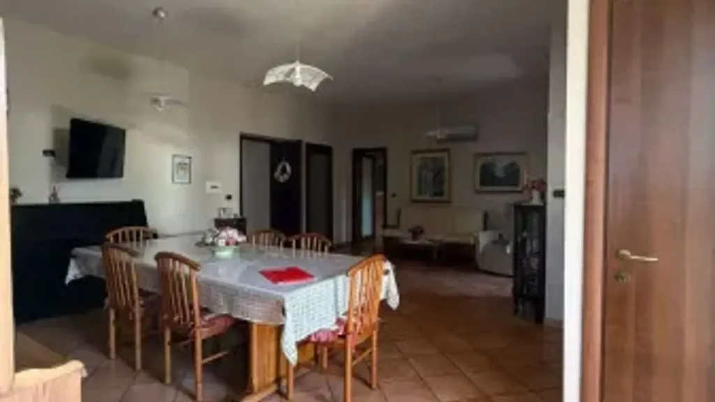 Salle à manger - Modern Apartment with Balcony in Avella