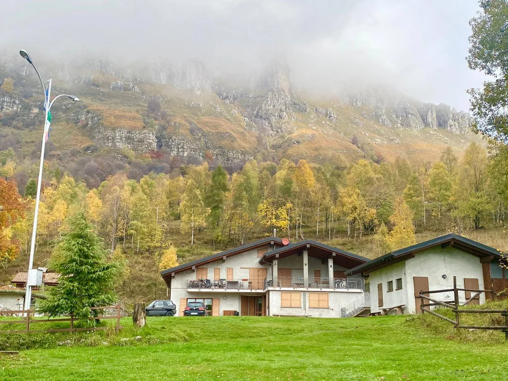 Välivaade - Mountain Refuge with Terrace in Piani Resinelli