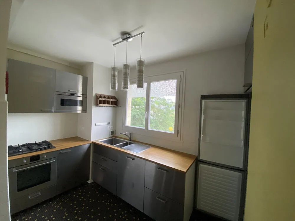 Cucina - 3-Bed Apartment with Balcony in Yvelines