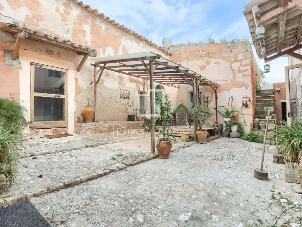 Jardin - Historic Estate with Equestrian Potential in Llucmajor