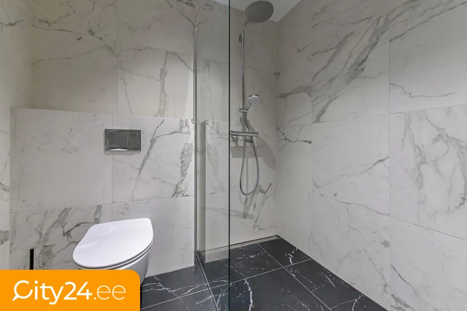 Salles de bain - Minimalist 2-Room Flat with Balcony in Tiskreoja
