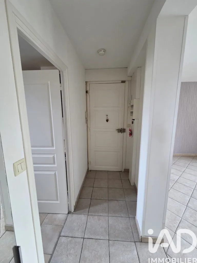 Esik - 1-Bedroom Apartment with Private Cellar in Troyes