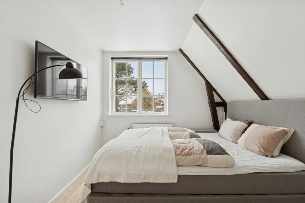 Bedrooms - Light-Filled Apartment with Balcony in Odense M