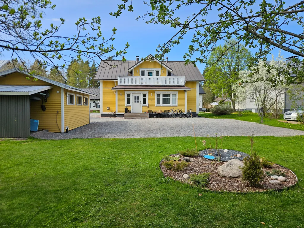 Exterior - Classical House with Garden in Lohja
