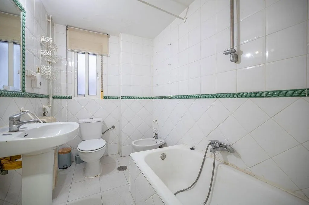 Vannitoad - Top-Floor Flat with Balcony in Central Location