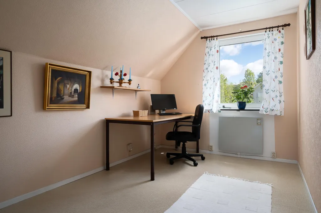 Bureau - Charming 1½-Floor House with Garden in Nynäshamn