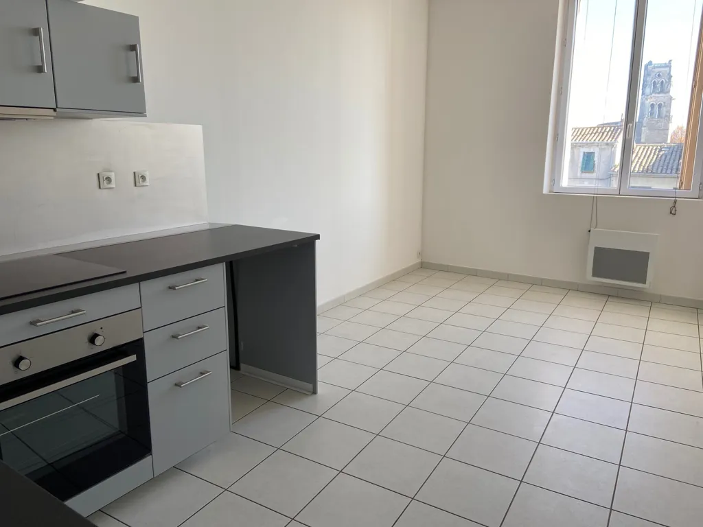 Cuisine - Appartement Lumineux avec Parking Privé à Proximité des Commerces