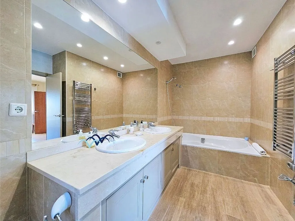 Bathrooms - Chalet with Pool and Sea View in Golf Area