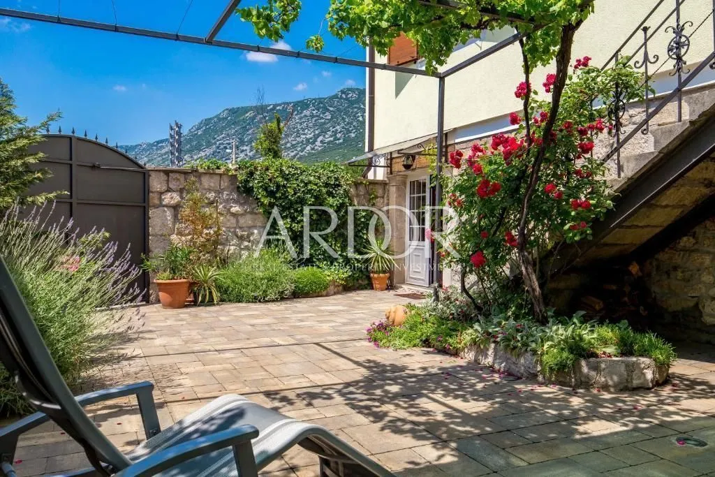 Terrass - Villa with Sea View in Tribalj