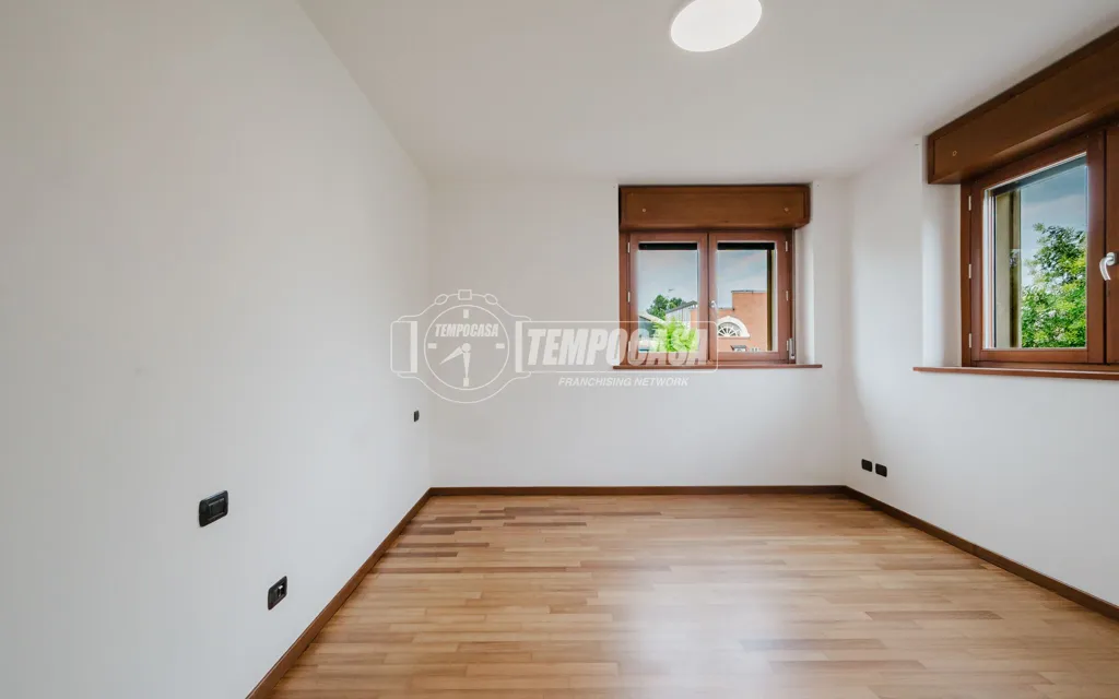 Pièces - Two-Bedroom Apartment with Balcony in Trezzano Sul Naviglio