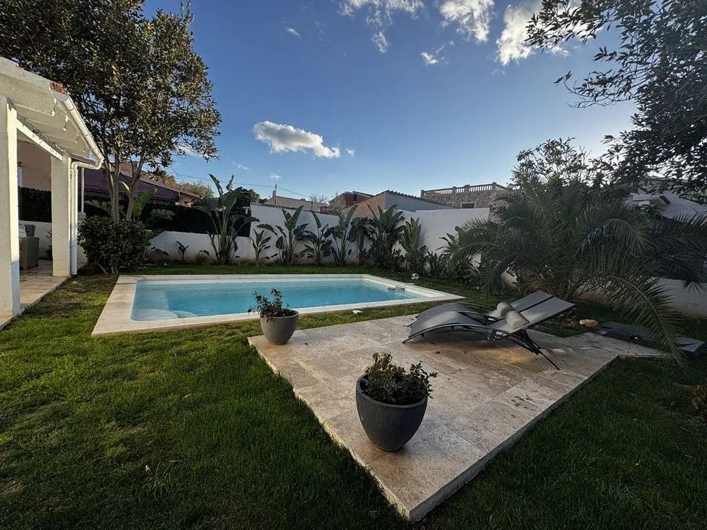 Piscine - Contemporary Villa with Pool in El Toro