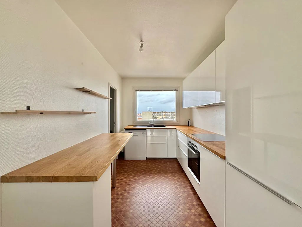 Kitchen - Bright 3-Bedroom Apartment with Balcony in Saint Marceaux